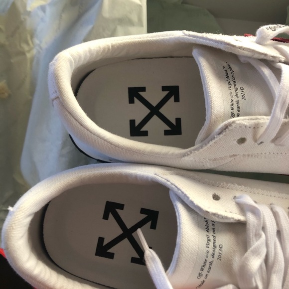 Off-White Vulcanized Low tops - Picture 3 of 8